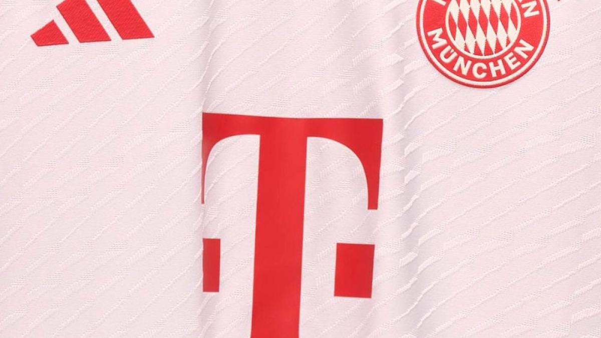 Adidas D Voile Le Maillot Domicile Du Bayern Munich Pour La Saison