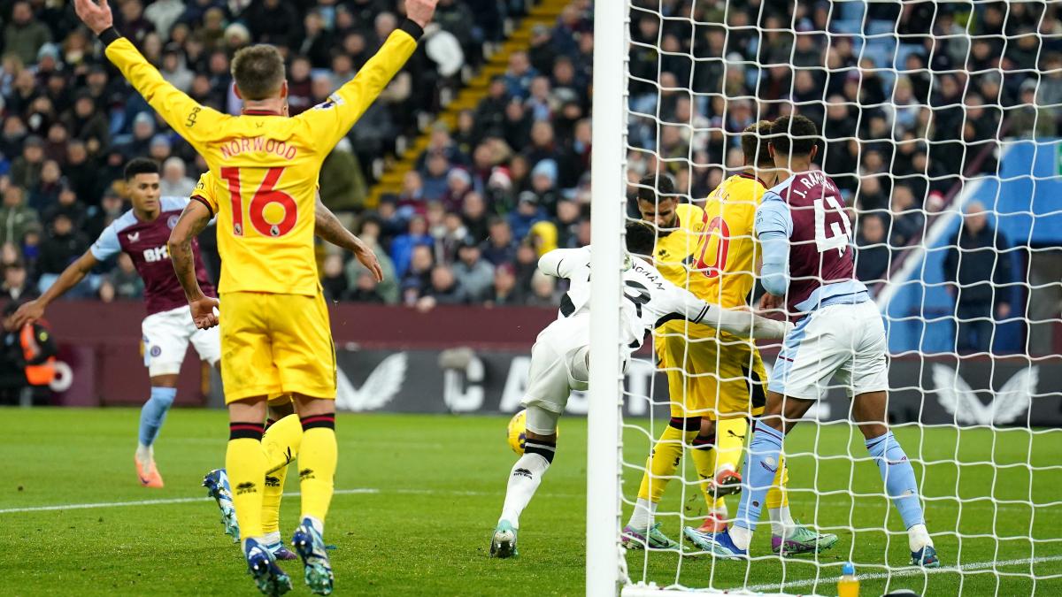 Pl Aston Villa Loupe Loccasion De Passer Leader Contre Sheffield