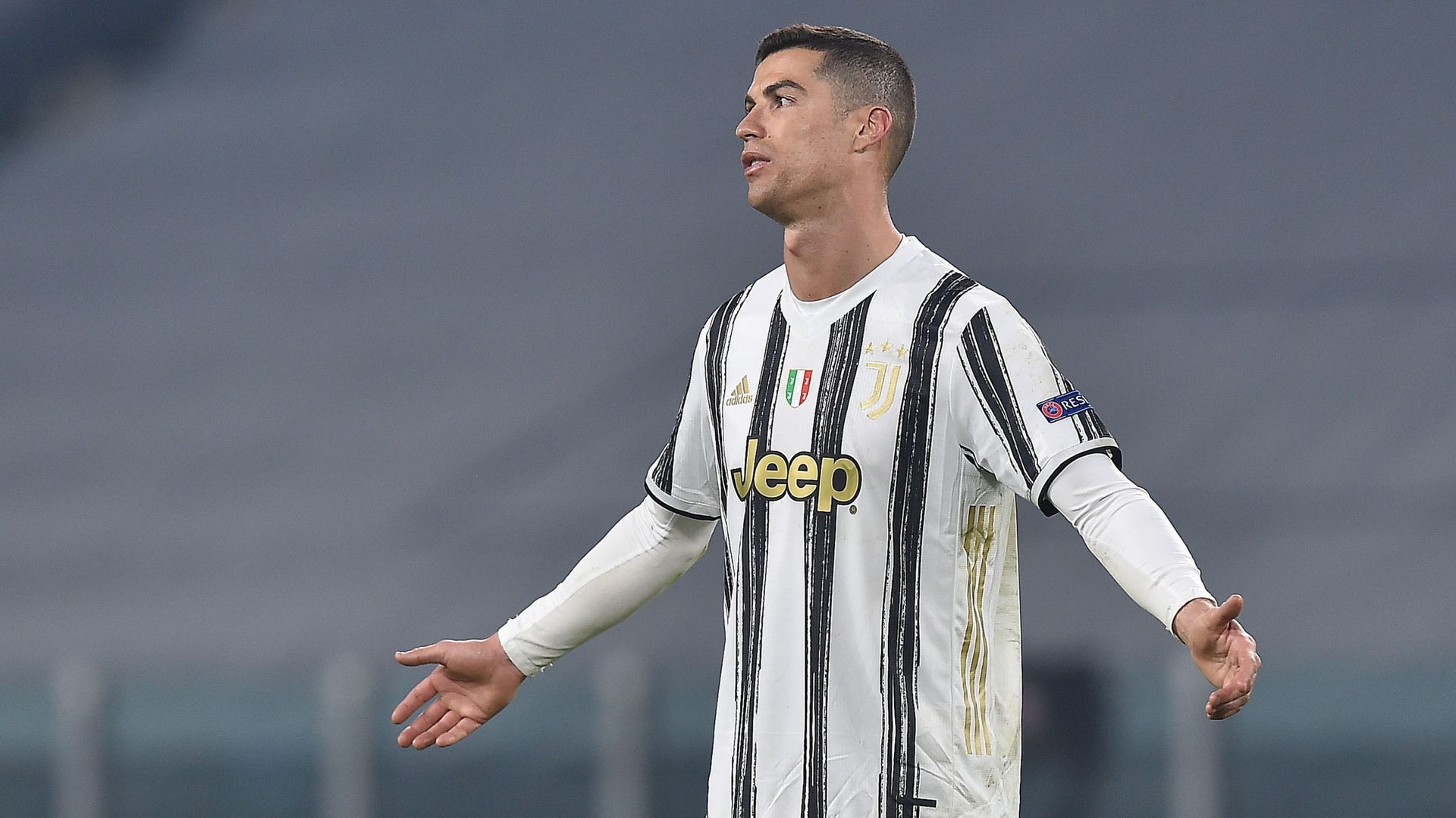 Cristiano Ronaldo Agace Le Vestiaire De La Juventus [ 1080 x 1920 Pixel ]