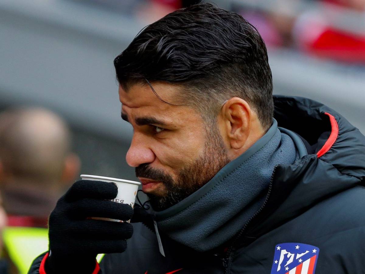 Atletico Diego Costa A Voulu Se Battre Avec L Adjoint De Simeone [ 900 x 1200 Pixel ]