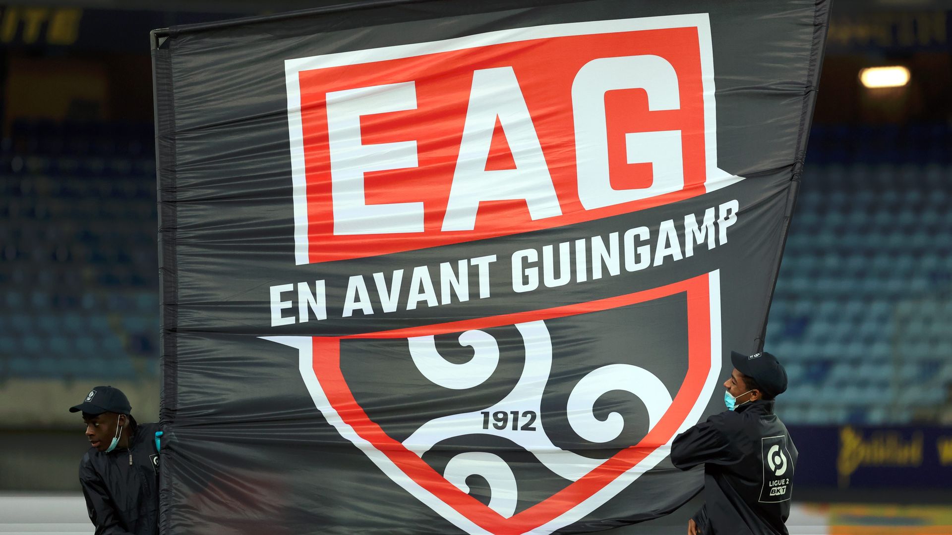 Calendrier Guingamp 2023 Ça S'agite Autour De Matthias Phaëton