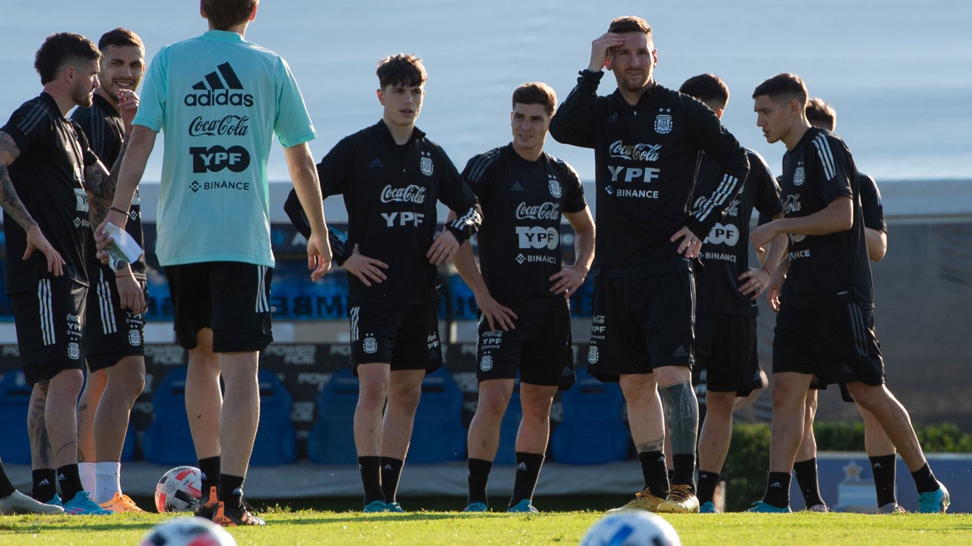 Argentino: Paredes relató el golpe de presión de los pro-Messi a Alejandro Garnacho