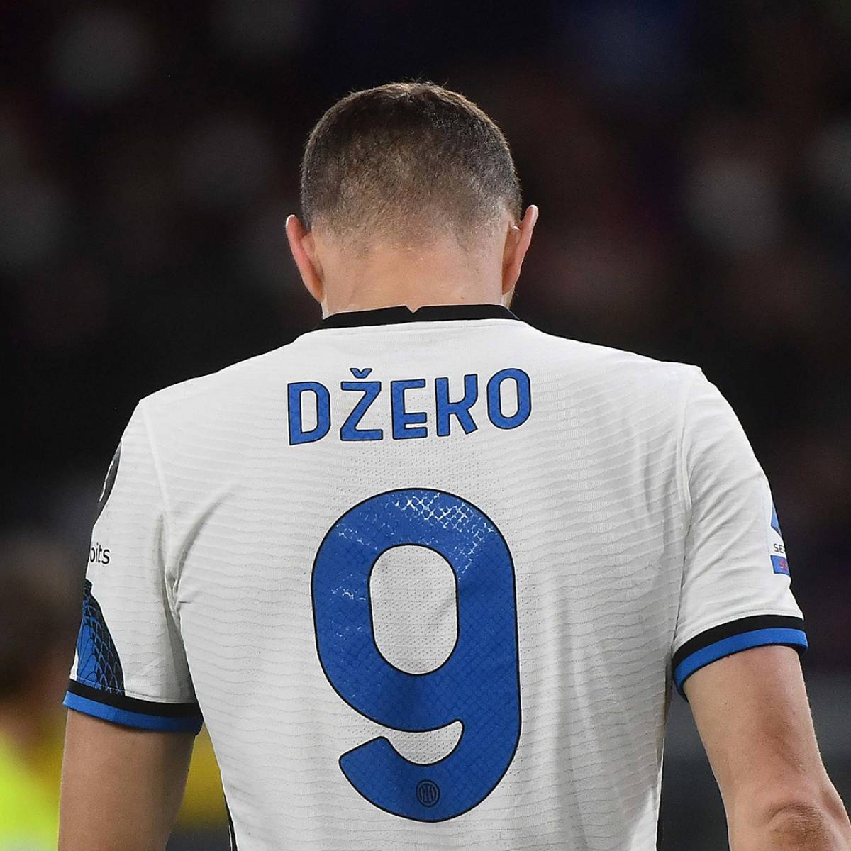 Maillot Edin Dzeko Vintage : Découvrez les maillots rétro et classiques