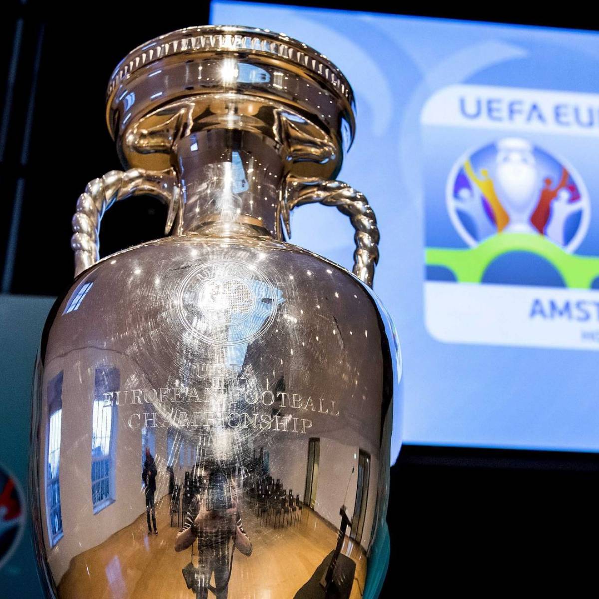Euro 2024 : l'UEFA et Adidas dévoilent le ballon officiel, plus  technologique et moderne que jamais !