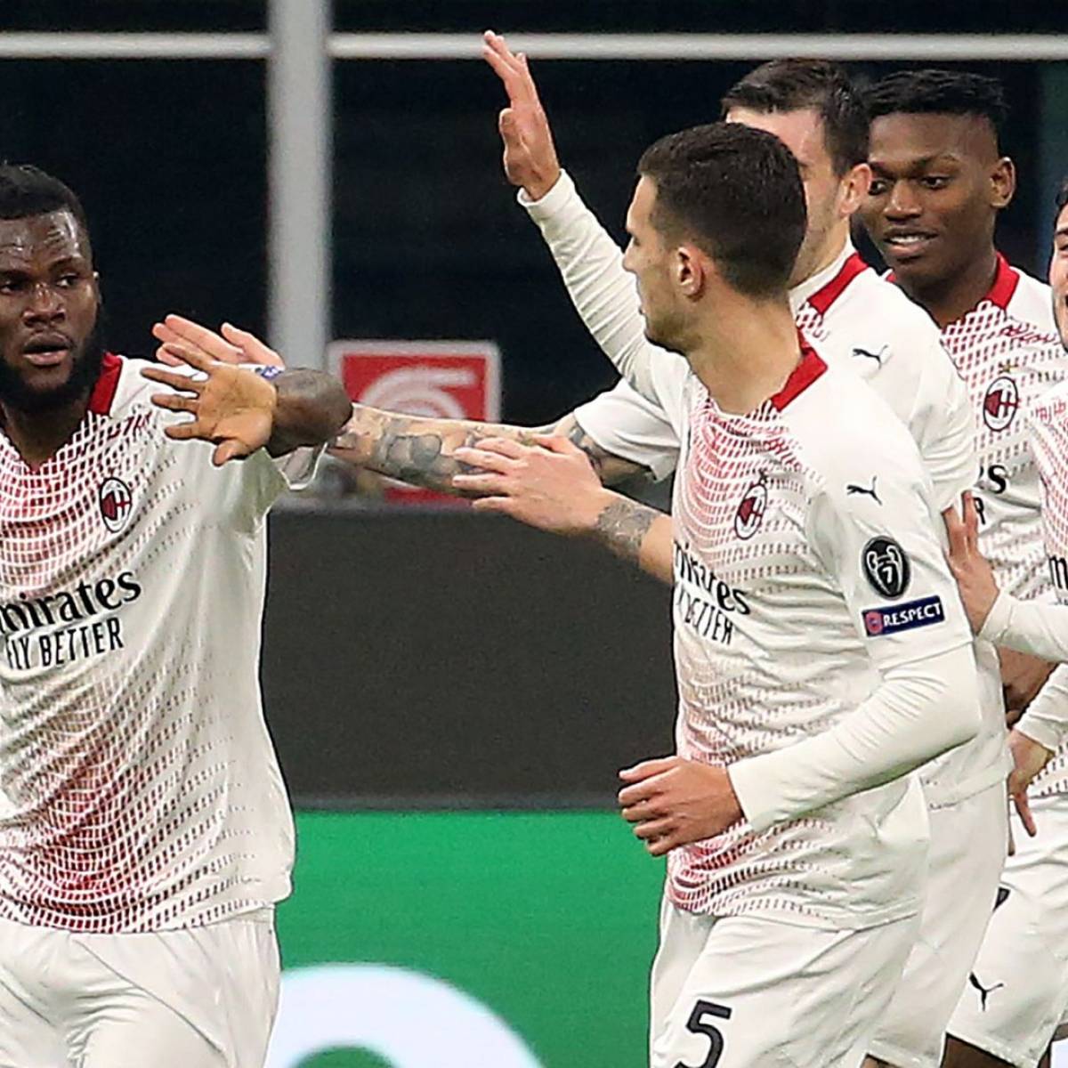 Ligue Europa L Ac Milan S En Sort Contre L Etoile Rouge De Belgrade Leicester Et Le Bayer Deja Elimines