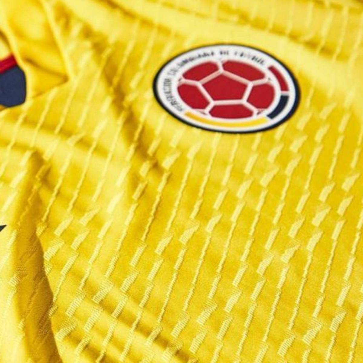 maíz ataque versus adidas lance le nouveau maillot domicile de la Colombie