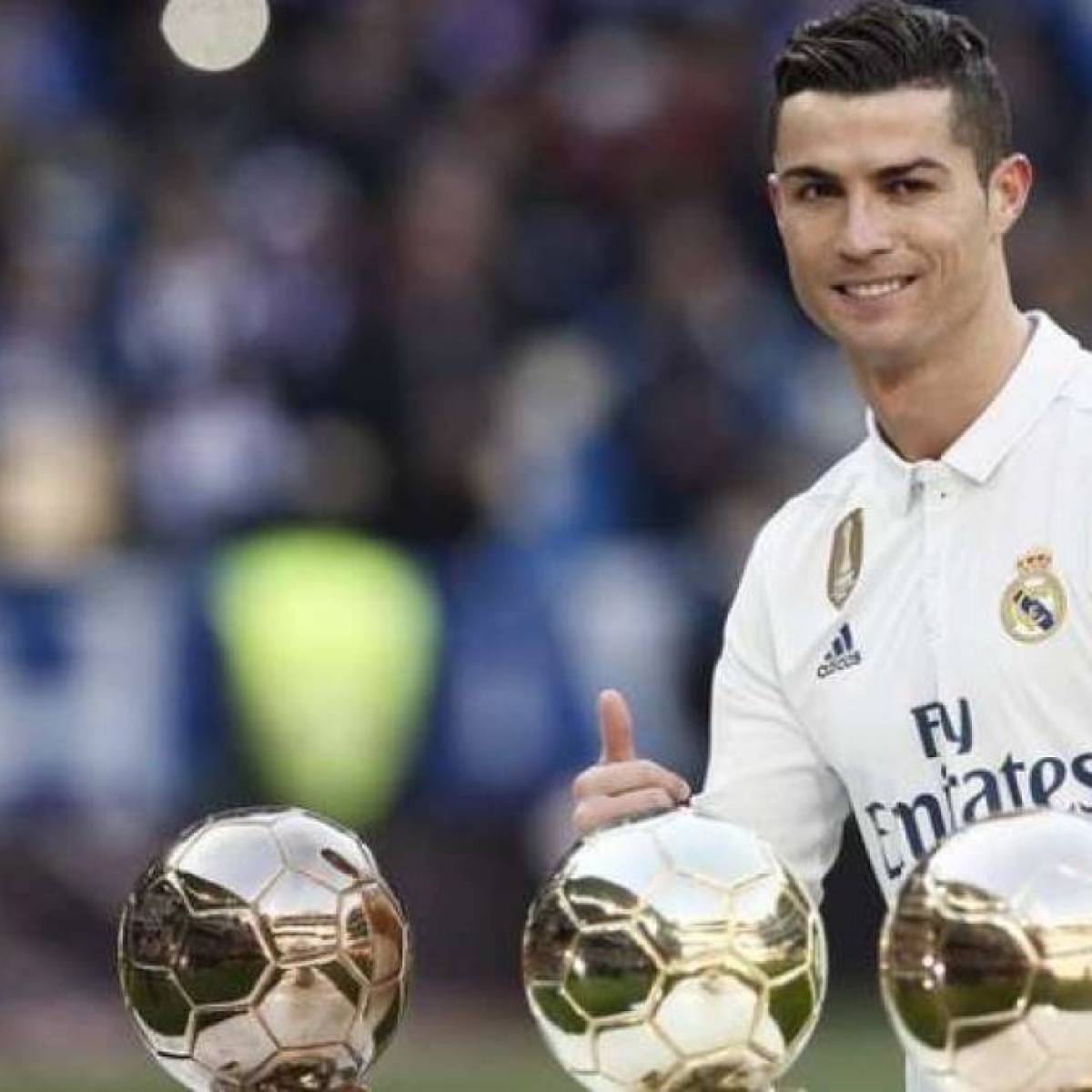Cristiano Ronaldo Remporte Son 5e Ballon D Or [ 1200 x 1200 Pixel ]