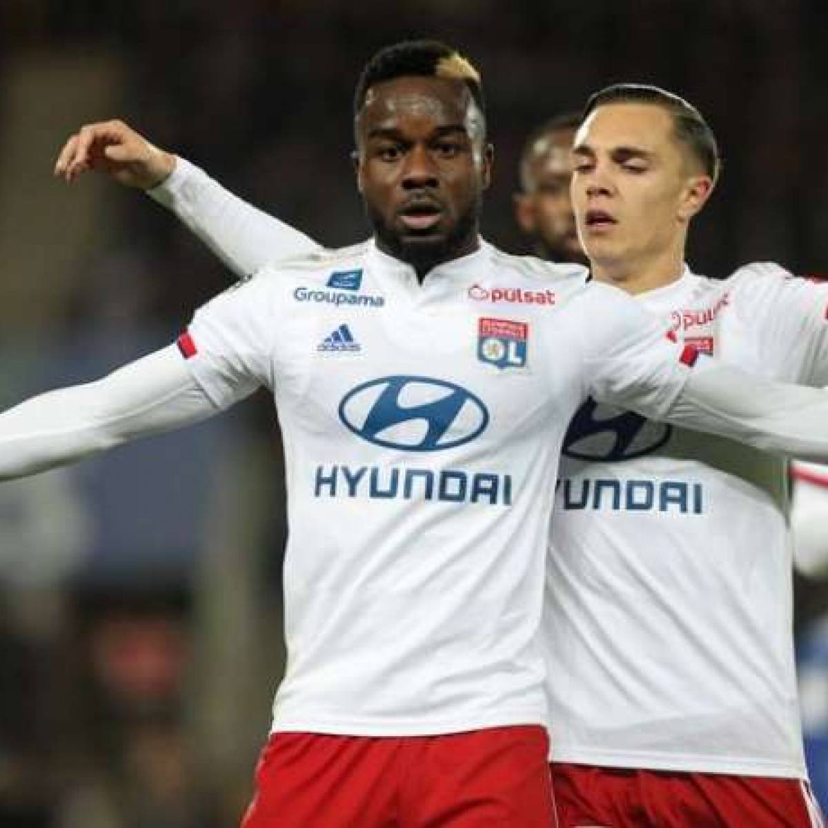 Ligue 1 Lyon S En Sort Bien Sur La Pelouse De Strasbourg