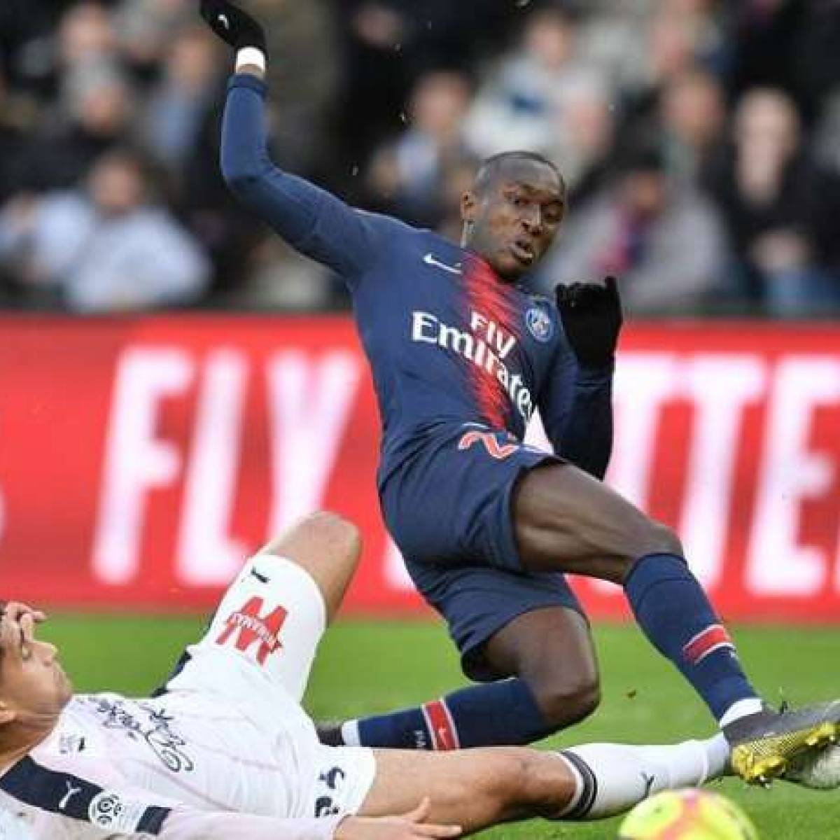 Officiel Le Bayer Leverkusen S Offre Moussa Diaby