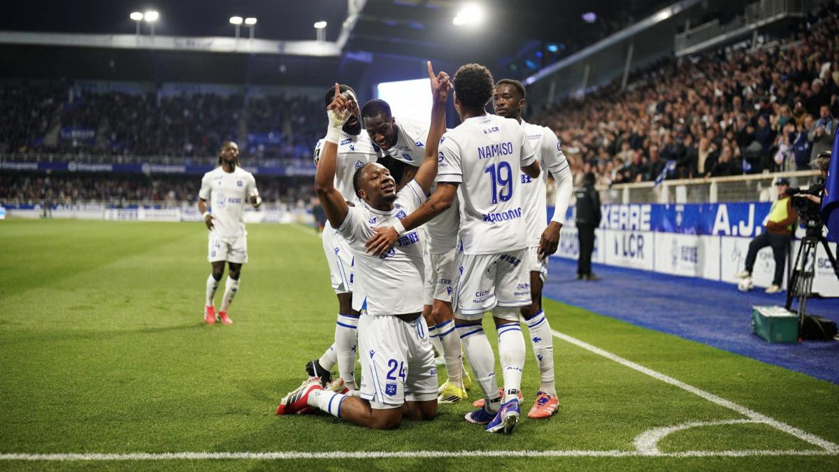 L1 : en infériorité numérique, Auxerre surclasse Brest