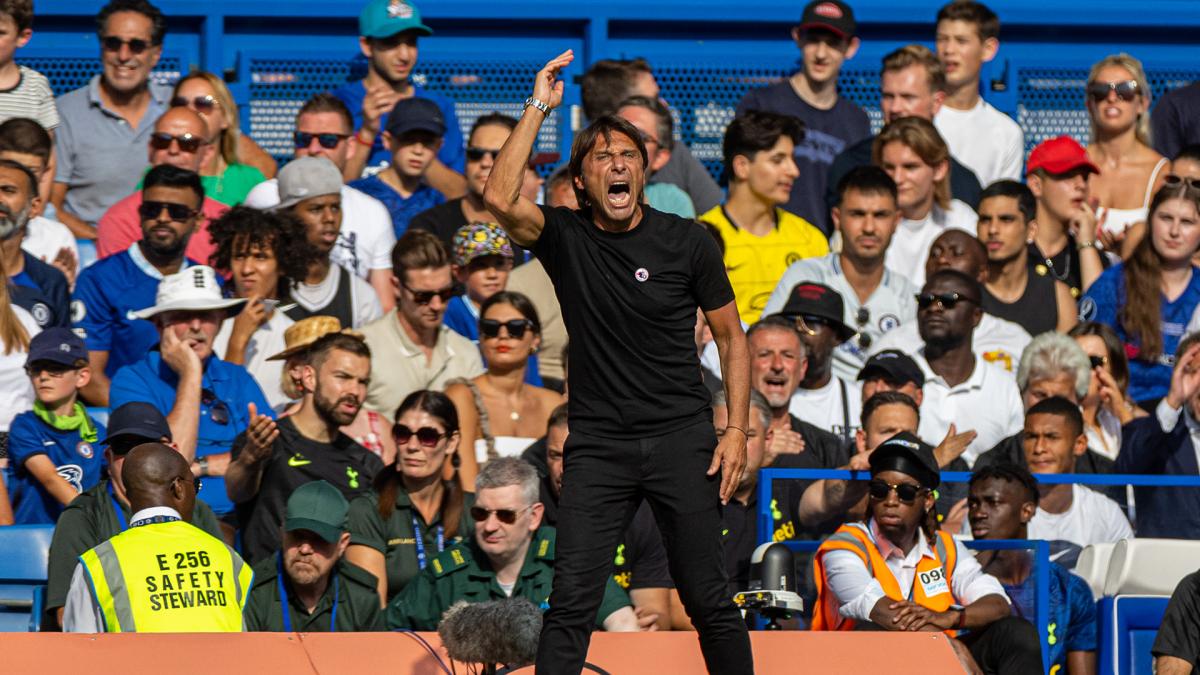 Tottenham : Antonio Conte tance les supporters des Spurs
