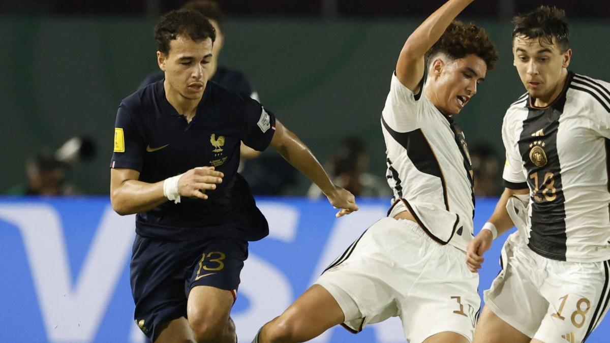 Aymen Sadi en discussion avec le TFC 