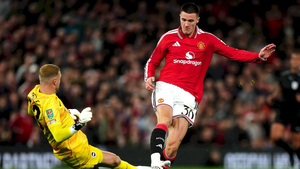 MU : Michael Carrick annonce une longue absence pour Benjamin Šeško