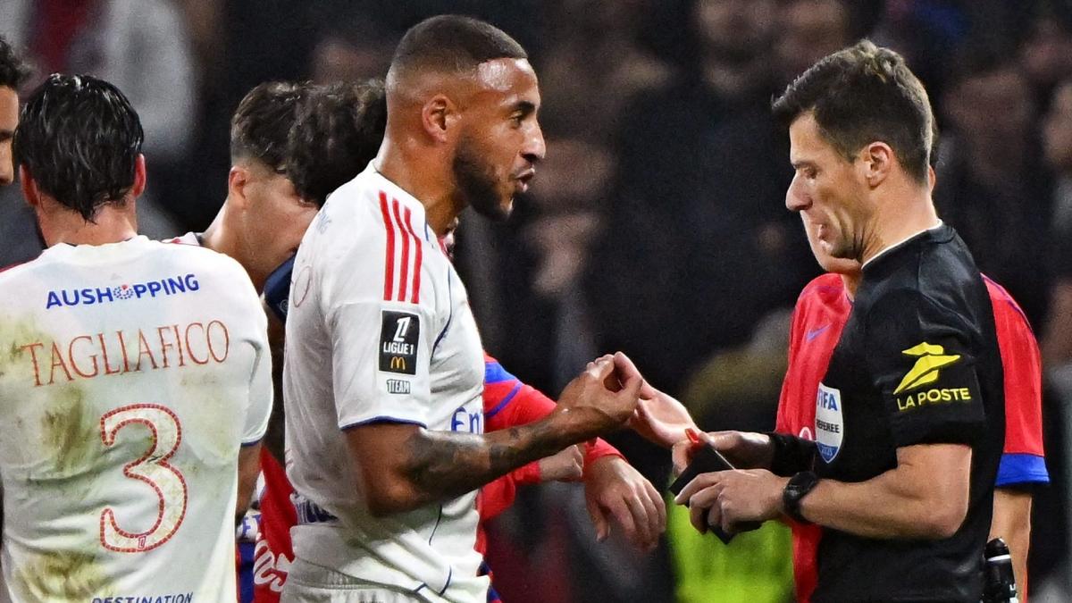 La direction technique de l’arbitrage valide toutes les décisions contestées de l’arbitre d’OL-PSG !