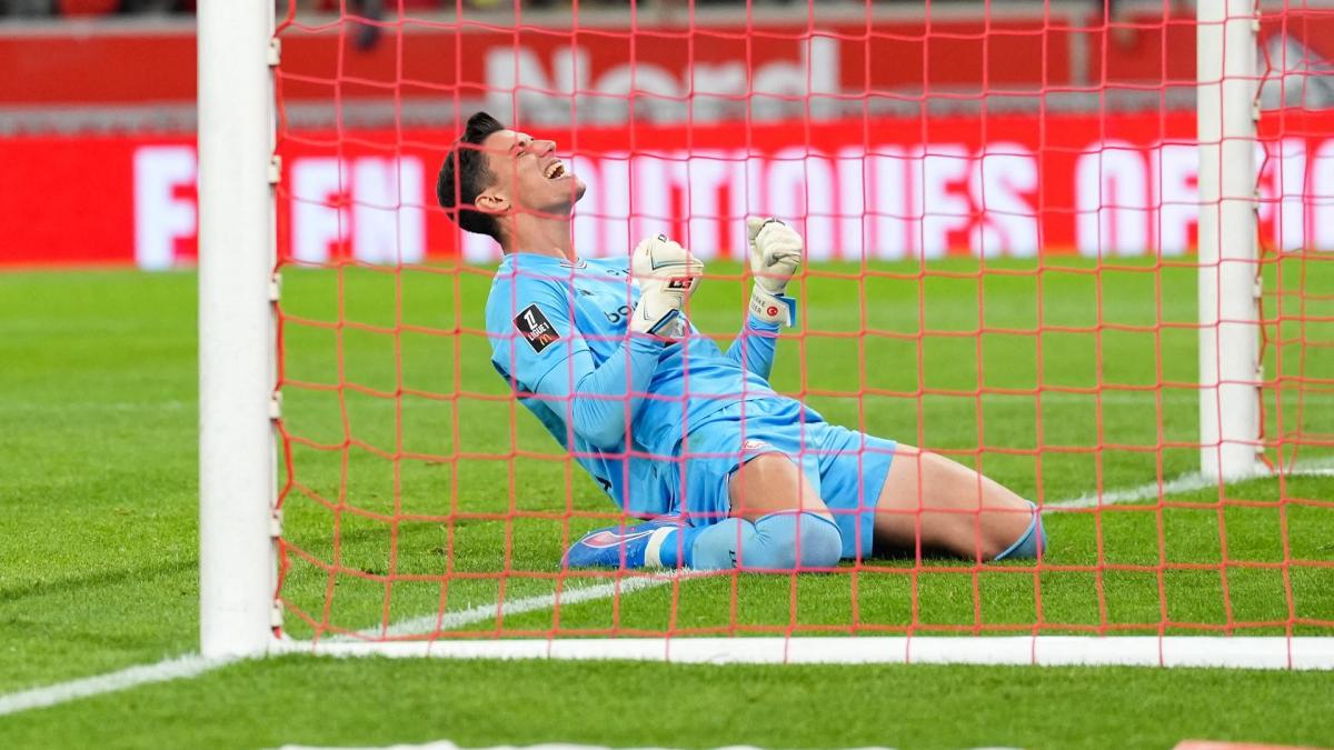 Le LOSC célèbre son héros Berke Özer, auteur d’un triple arrêt historique sur penalty !