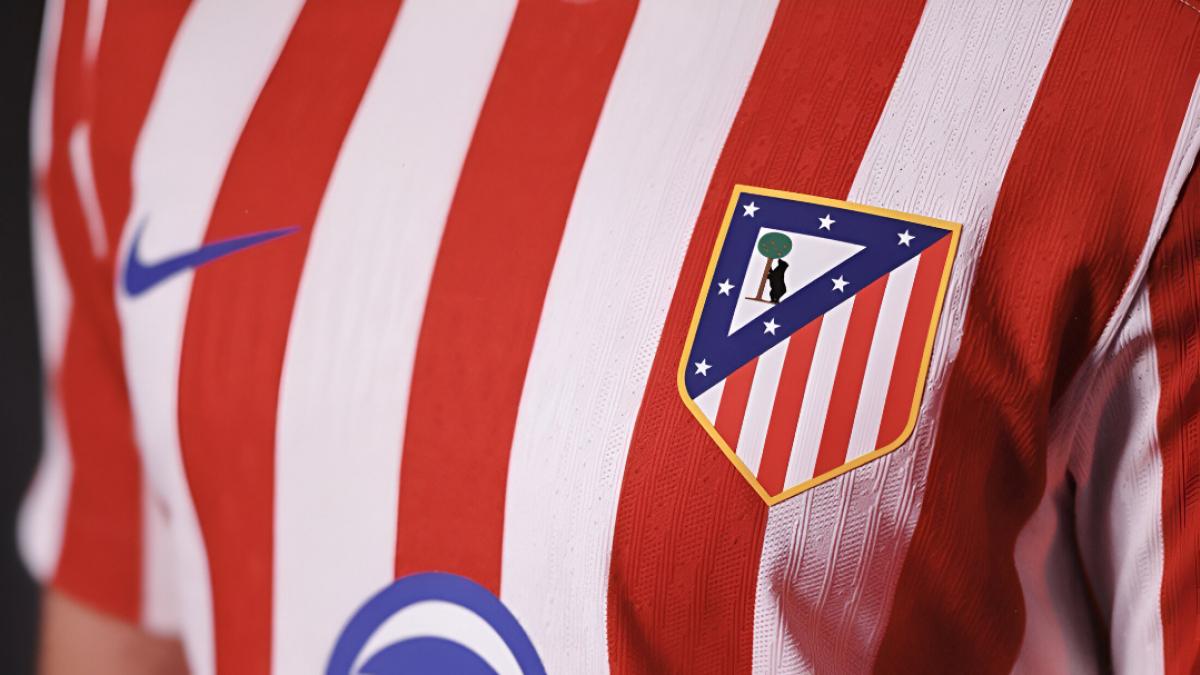 L’Atlético de Madrid présente son nouveau maillot domicile 2025/26