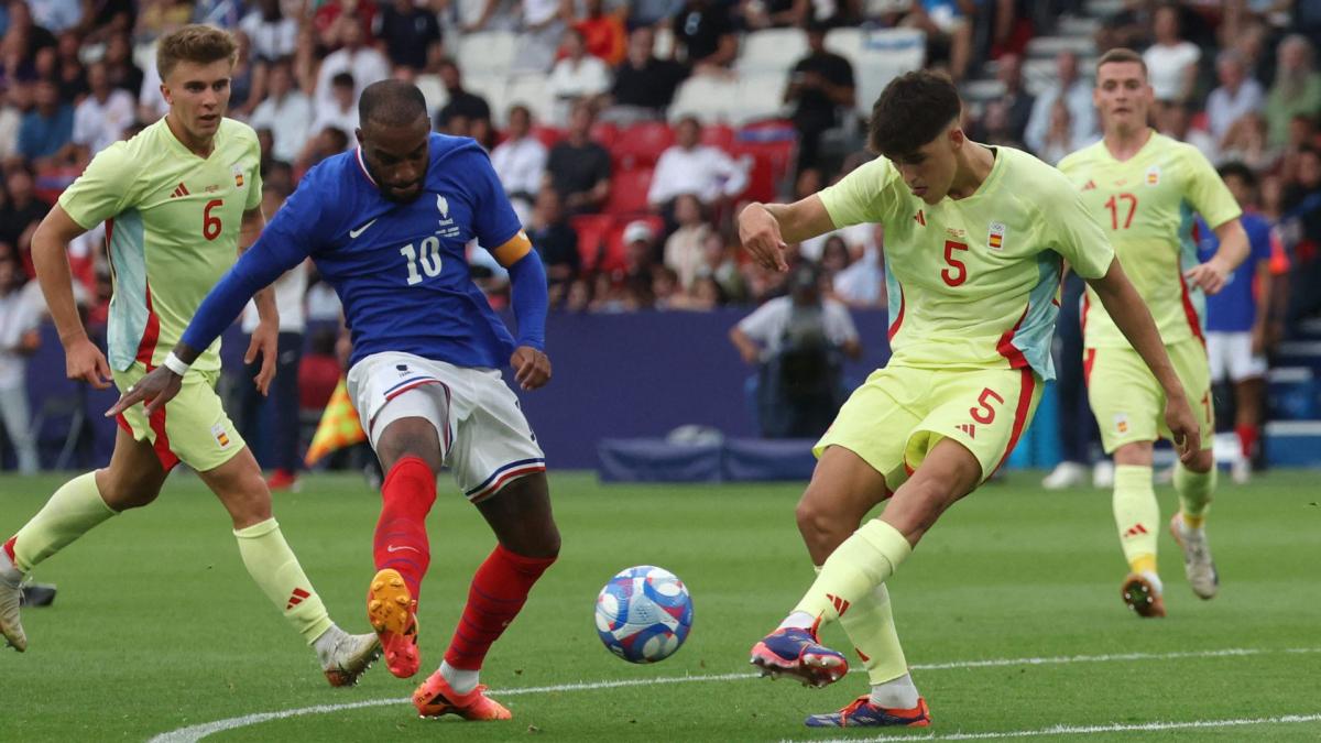 OL : quand le fils de Lacazette refuse de serrer la main au maire de Lyon
