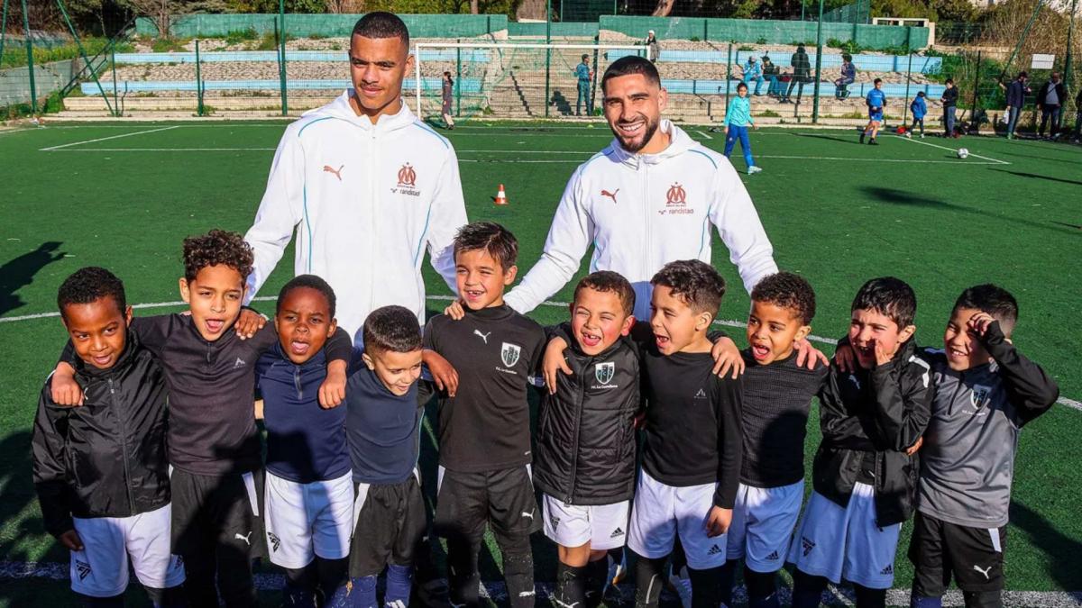 OM : Neal Maupay et Mason Greenwood en visite au FC Castellane 