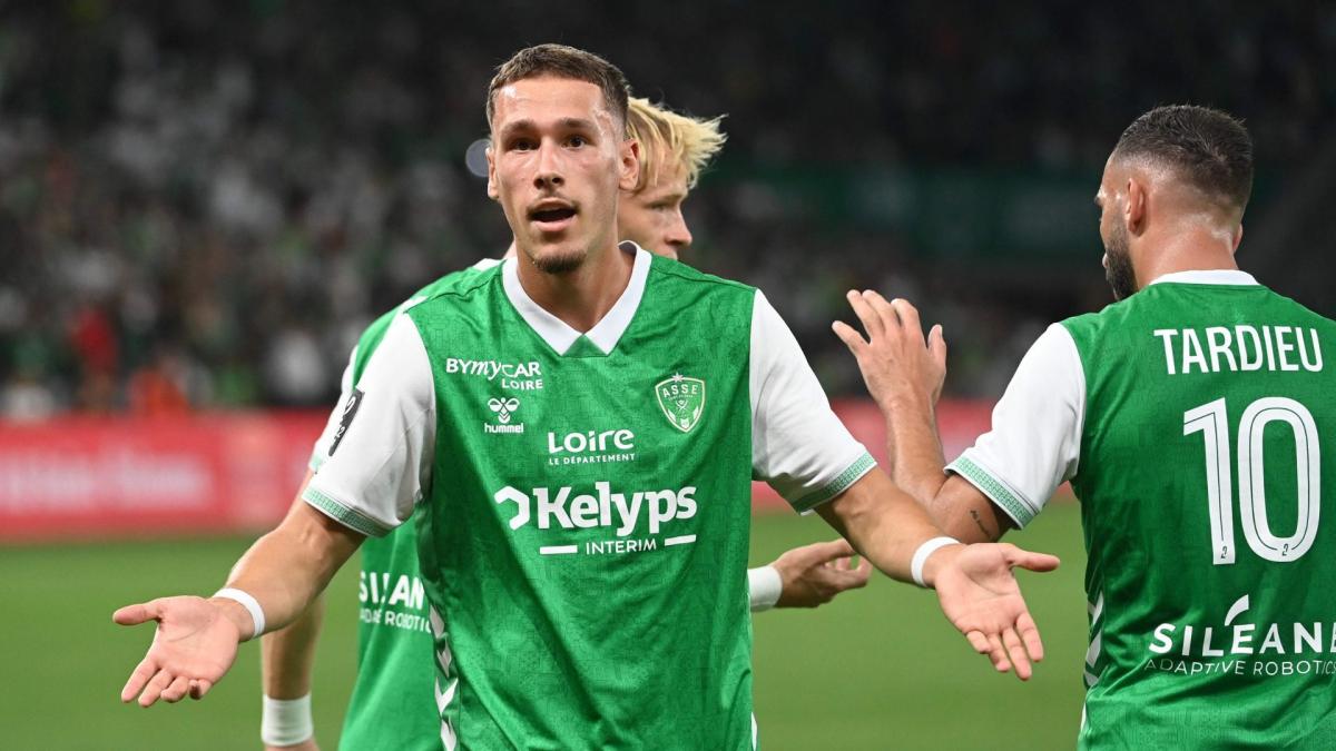 L2 : l’AS Saint-Étienne assure contre Amiens et reste en tête, Troyes s’offre le Red Star, Pau sur le podium