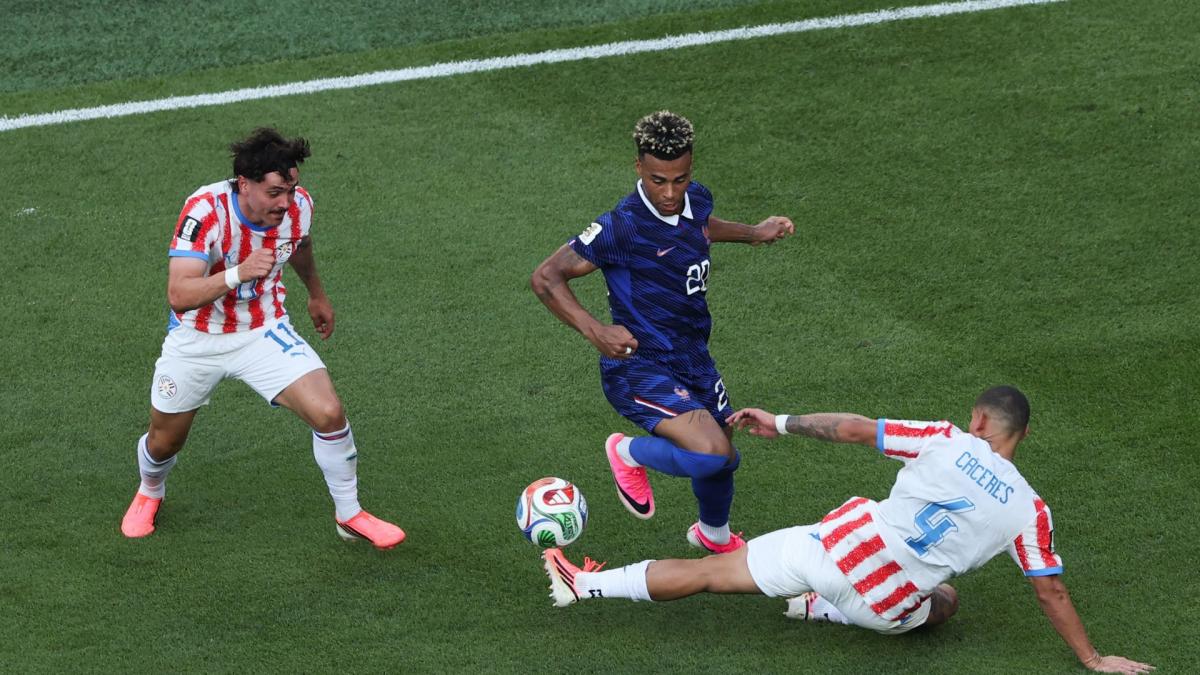 «J’aurais peut-être envoyé quelqu’un à l’hôpital» : les excès des Paraguayens face aux Bleus scandalisen (...)
