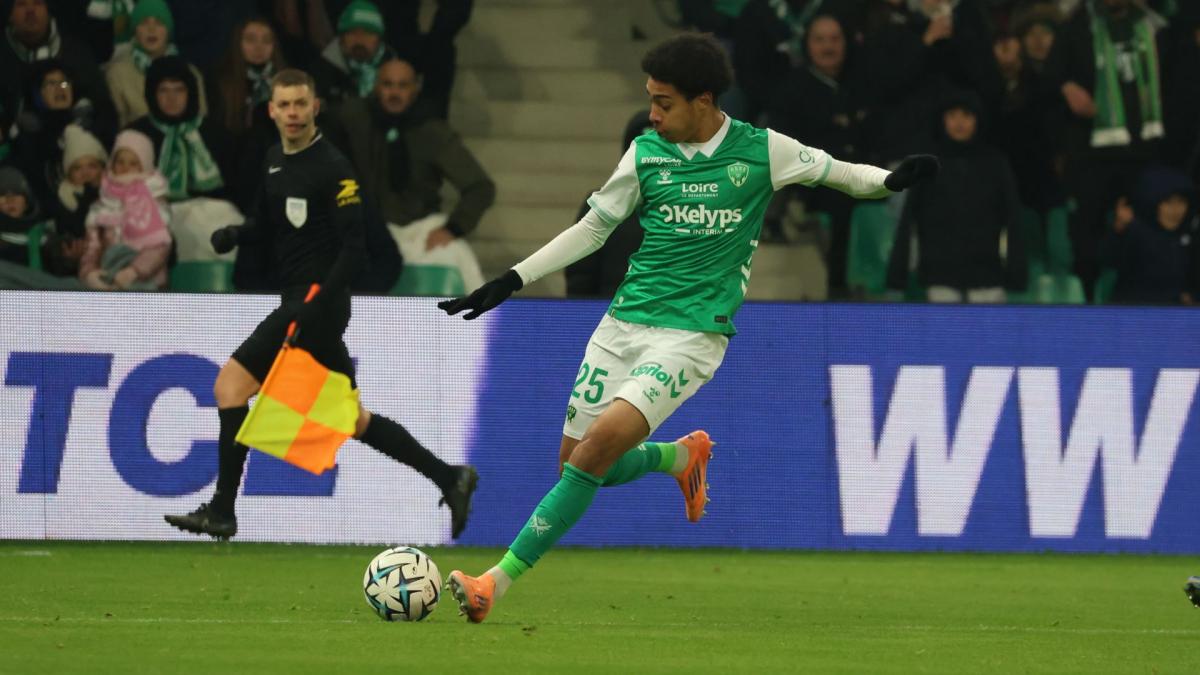 Saint-Etienne refuse une offre de Chelsea pour Djylian N’Guessan