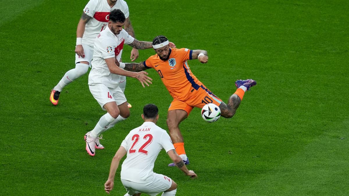 Euro 2024 : Memphis Depay sort sur blessure