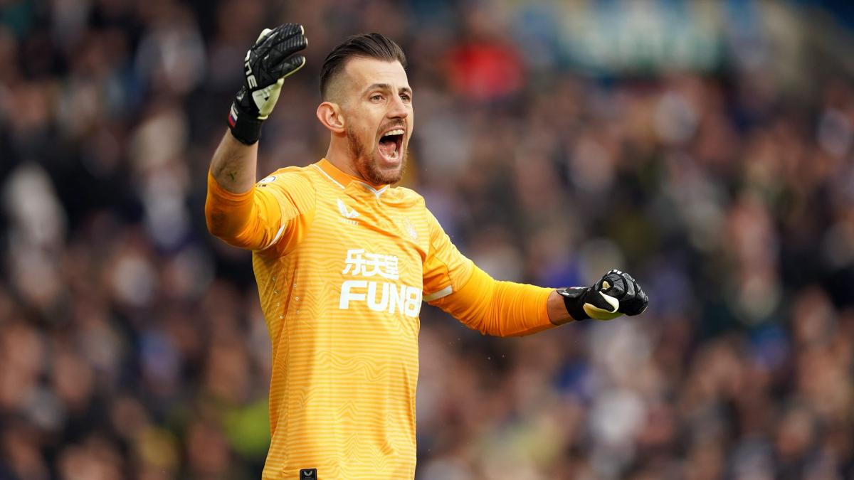 Chelsea Fan Confronts Newcastle Goalkeeper Dubravka in Shocking Incident During Carabao Cup Match