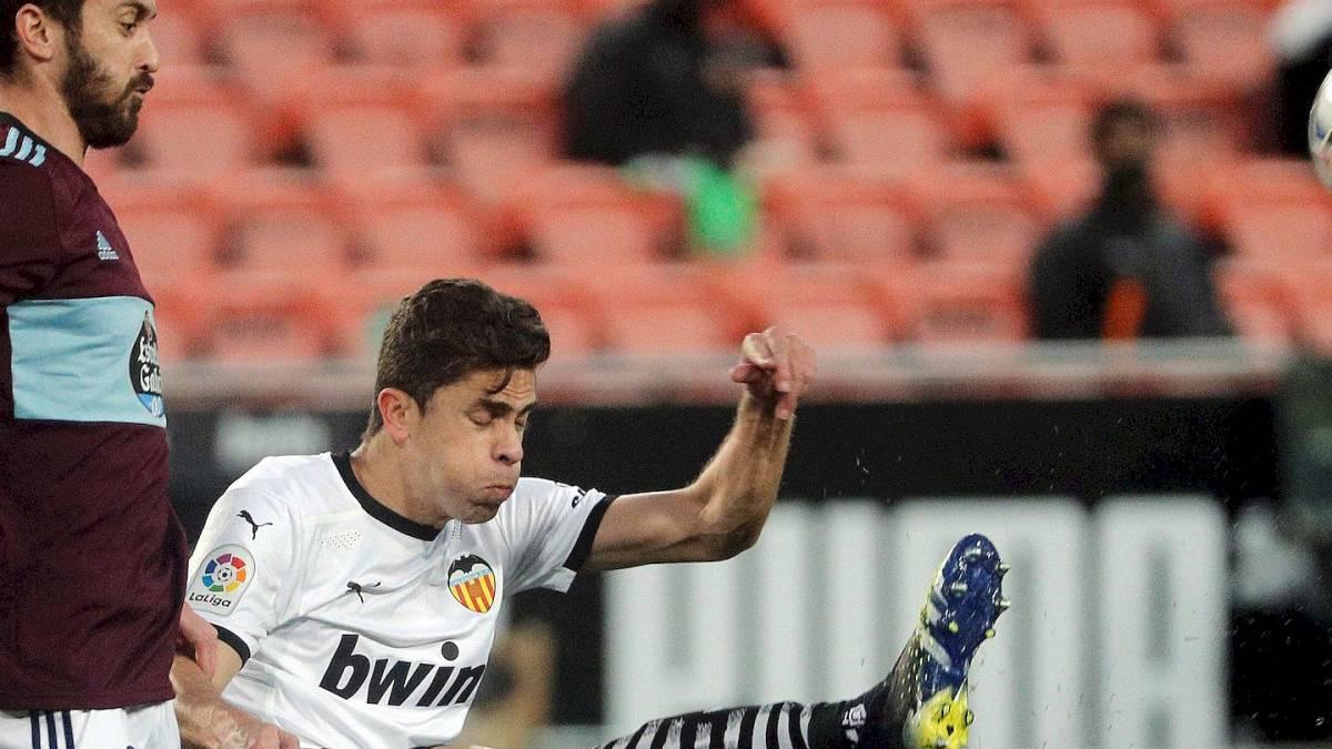 Facundo Ferreyra (Celta de Vigo) et Gabriel Paulista (Valence) au duel