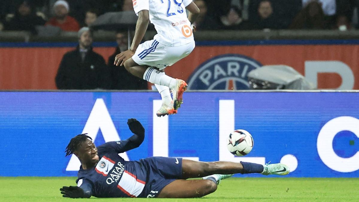 PSG : El Chadaille Bitshiabu blessé à son tour !