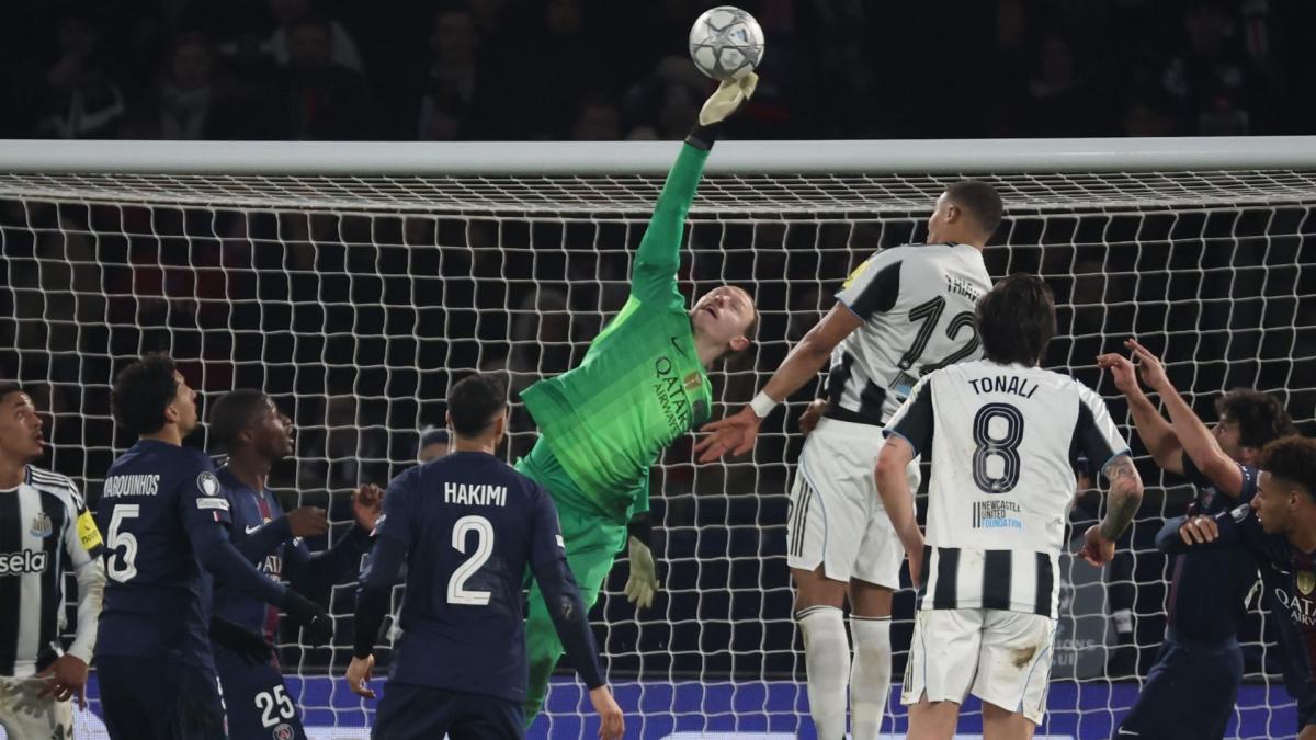 PSG : Matvey Safonov a encore marqué des points dans sa bataille avec Lucas Chevalier