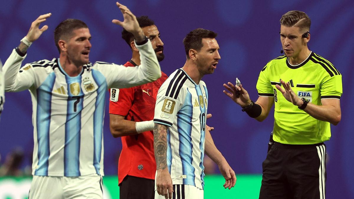 Cole's Messi comments ignite Argentina — photo: Foot Mercato
