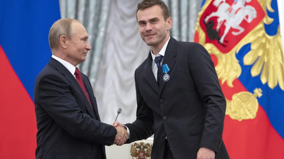 815 matchs au CSKA, titulaire à 40 ans, proche de Poutine...La légende Igor Akinfeev fait toujours parler de lui en Russie