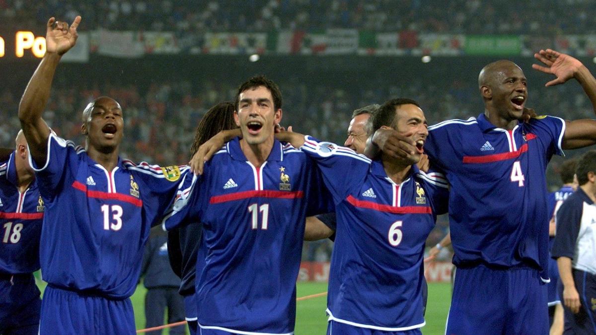 Youri Djorkaeff n’arrive pas à trancher entre le PSG et l’Inter Milan