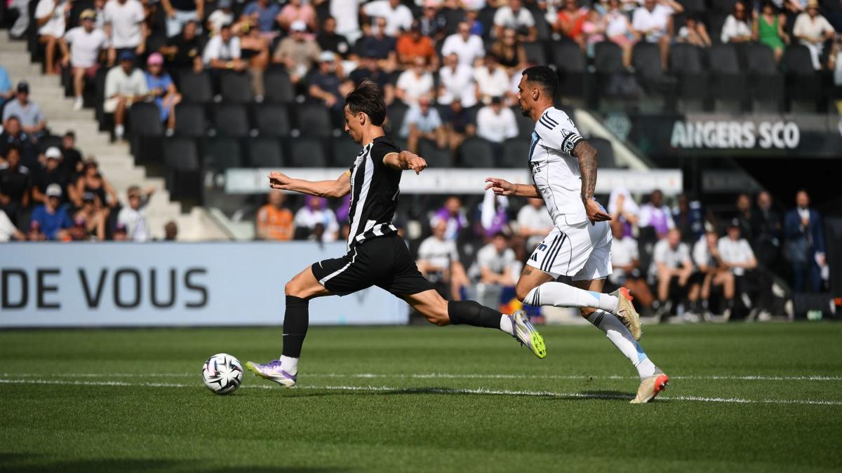 Ligue 1 : le Paris FC rate ses débuts à Angers, Strasbourg s’offre le derby face à Metz, Auxerre vient à bout de Lorient