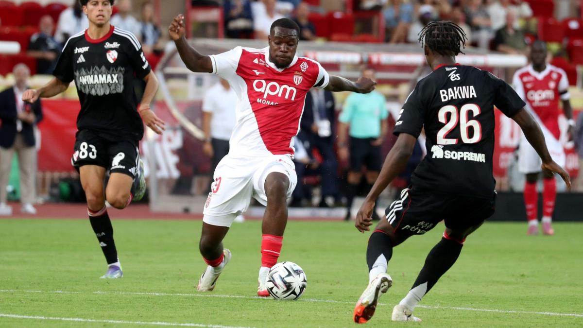 George Ilenikhena remplace Karim Benzema à Al-Ittihad