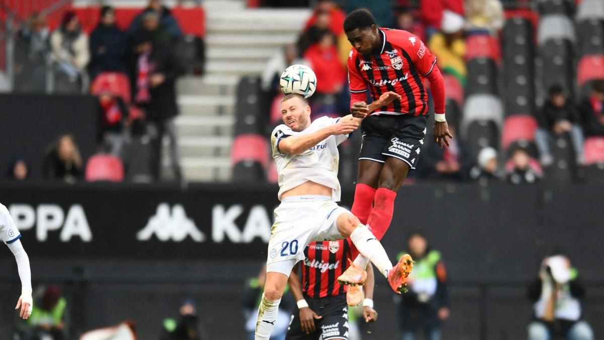 L2 : Troyes chute à Guingamp, le Red Star n’en profite pas
