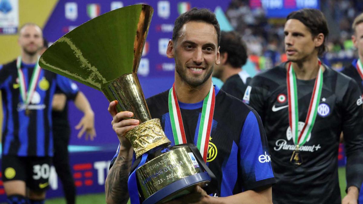 Inter Milan: Hakan Çalhanoğlu kind du silence pour son avenir