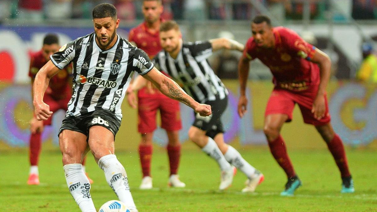 Insultes, coups violents au visage, 23 expulsions : la finale Cruzeiro-Mineiro a tourné au drame