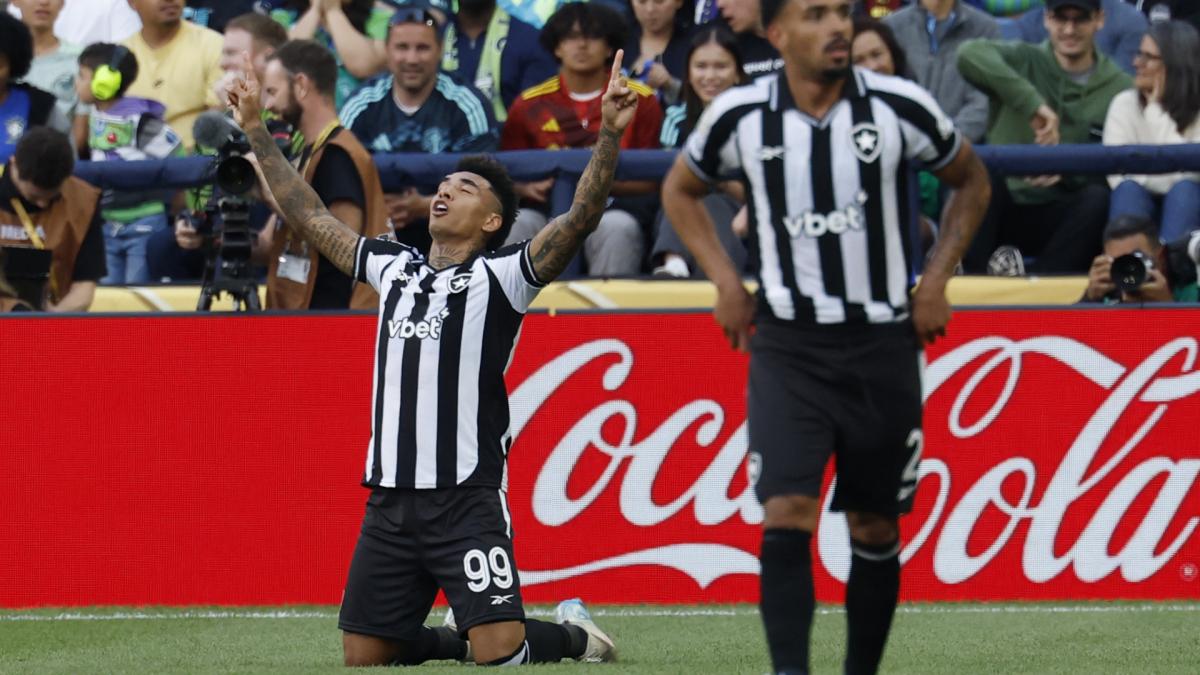 Igor Jesus rejoint Nottingham Forest