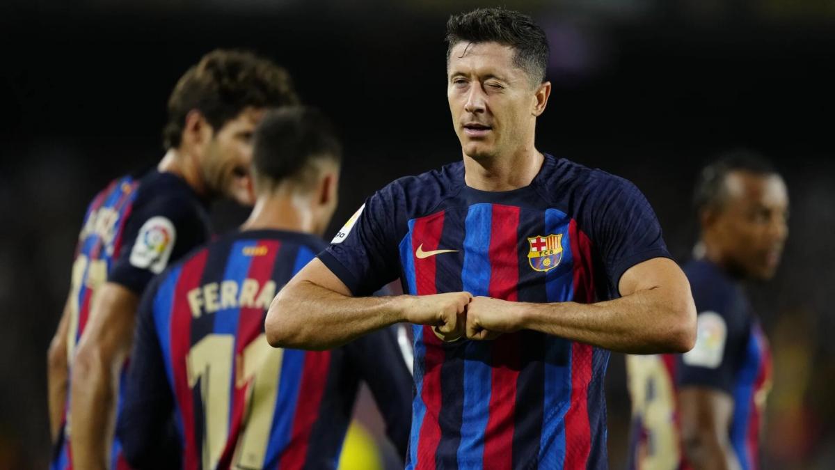 Barcelona beheerst Villarreal, de dubbelscorer van Lewandowski