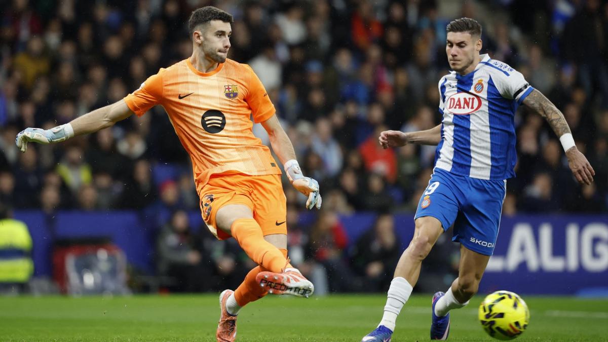 FC Barcelone : la soirée épatante de Joan Garcia en plein enfer