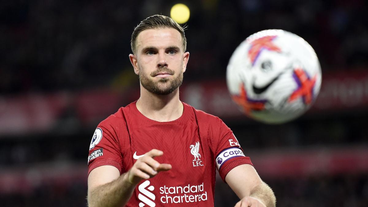Liverpool : Salah aperçu en pleine discussion avec Jordan Henderson