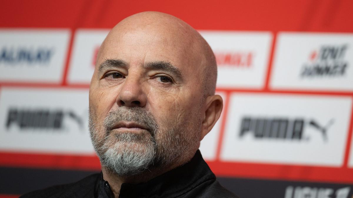 Santos renonce à Jorge Sampaoli, qui voulait ramener Cédric Bakambu