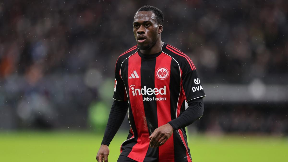 Eintracht Francfort : la grande première réussie d’Arnaud Kalimuendo fait polémique en Allemagne