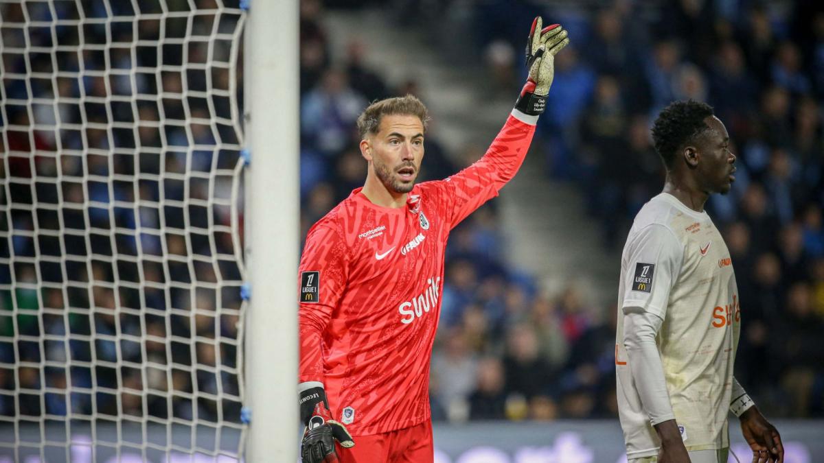 Benjamin Lecomte file à Fulham