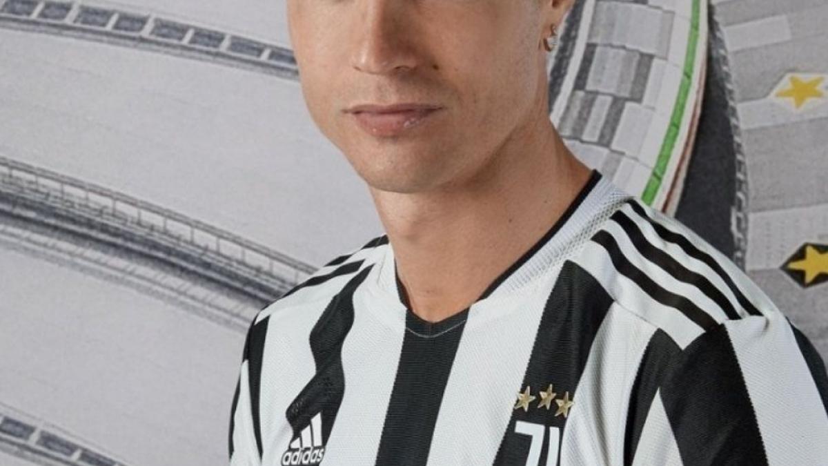 Juventus unveil their home jersey for 
