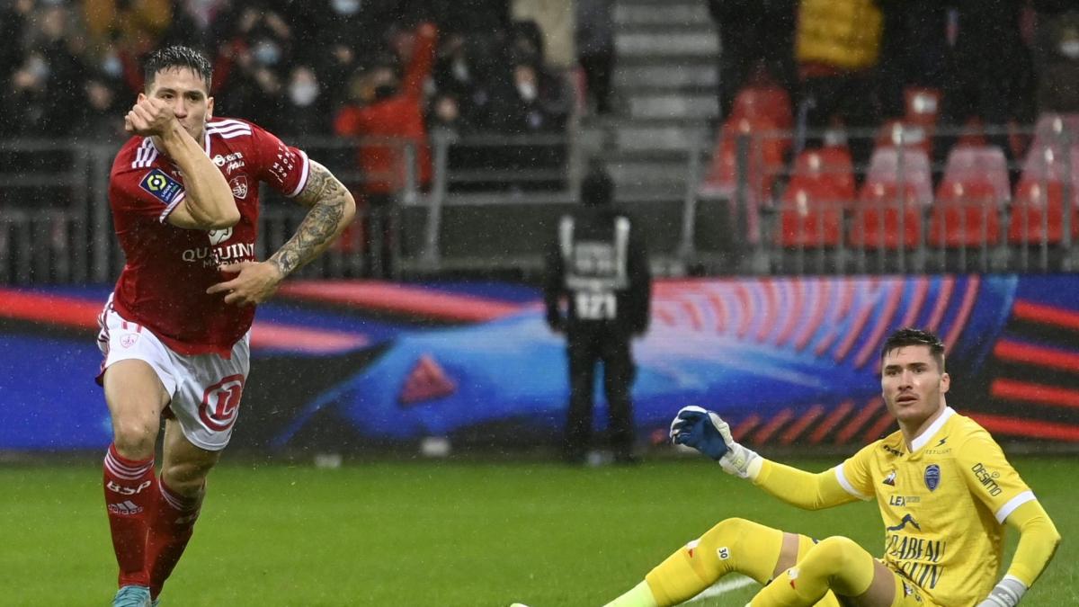 OL : Martin Satriano savoure sa première contre Angers