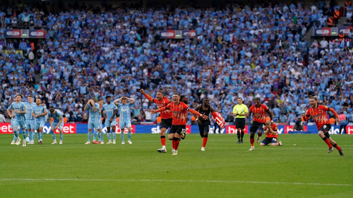 Luton Town monte en Premier League au bout du suspense !