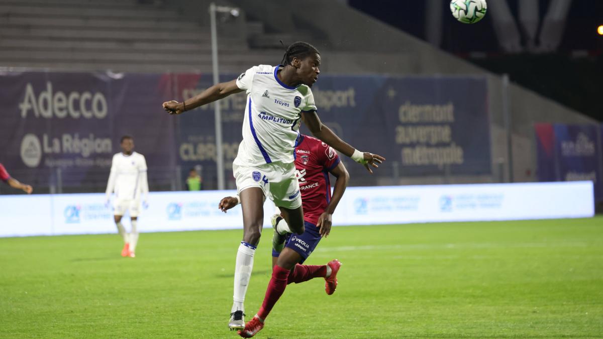 Ligue 2 : Pau enchaîne, Le Mans accroche Troyes, Boulogne sort de la zone rouge