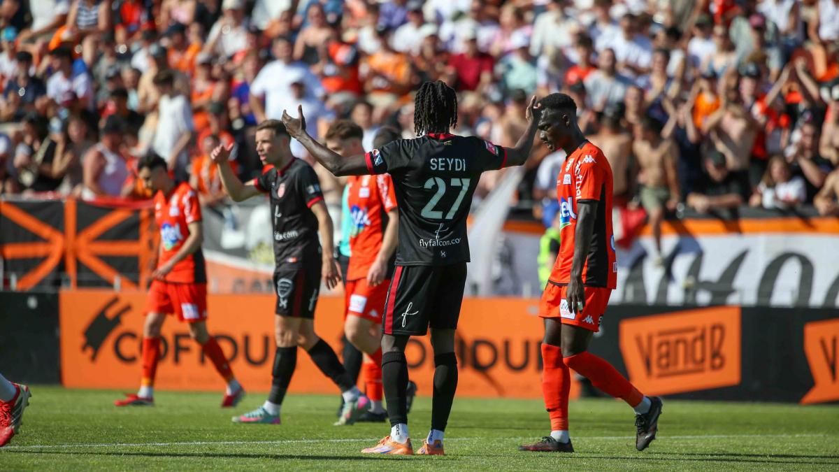 Ligue 2 : Laval assure son maintien et envoie Rouen en Ligue 3